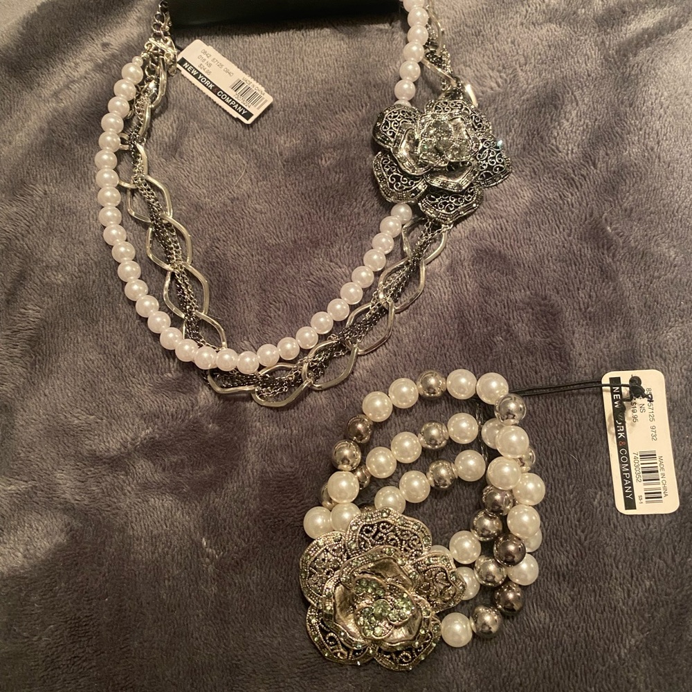 New York and Company jewelry set